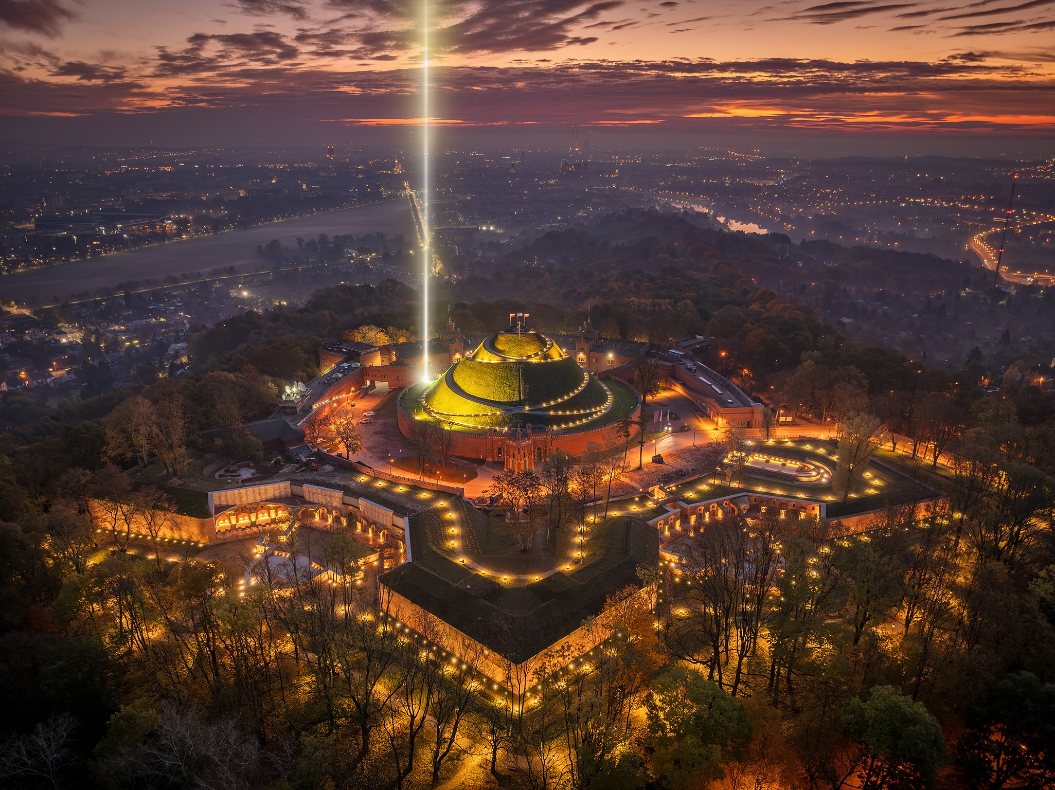 Kościuszko Mound at night
